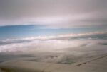    chmury widziane z okien samolotu   